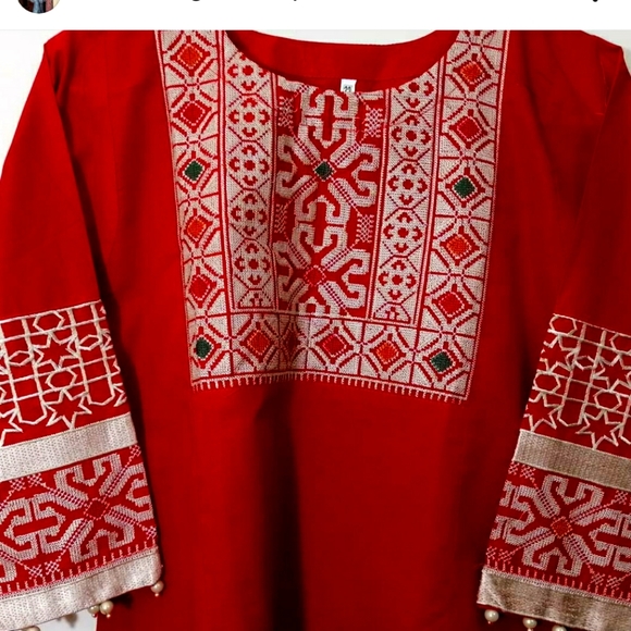 Extremely beautiful kurta for girls in red - Picture 1 of 3